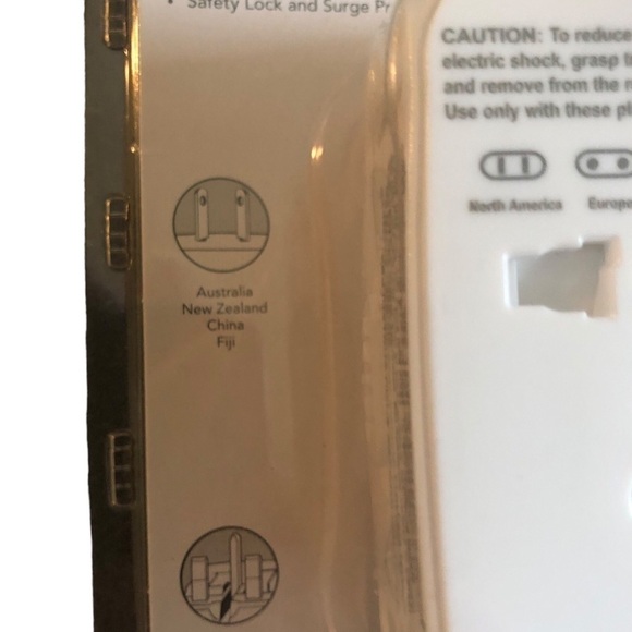 American Tourister All In One Adaptor Plug Travel Wall Outlet Converts European - Picture 4 of 4